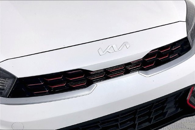 Used 2022 White Kia GT-Line image 28