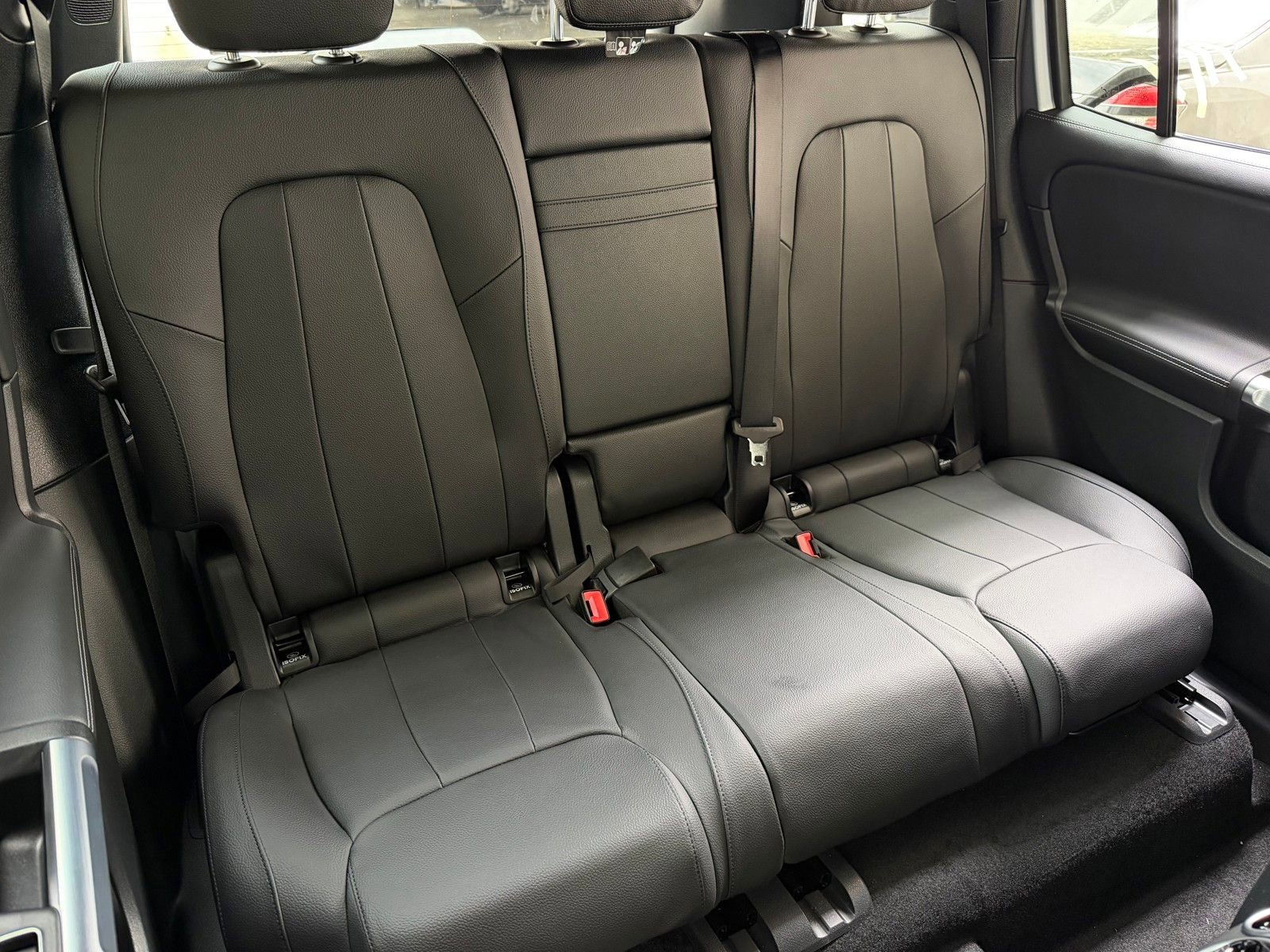 New 2026 Cirrus Silver Metallic Mercedes-Benz GLB 250 image 37