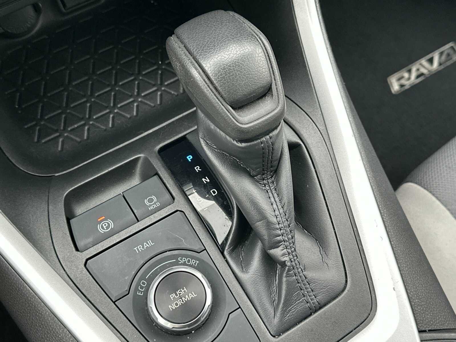 Used 2022 White Toyota XLE 4D Sport Utility image 25