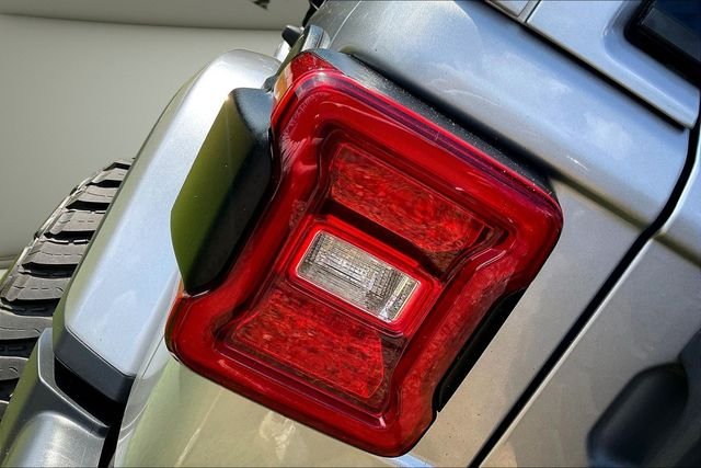 Used 2020 Silver Jeep Unlimited Sahara image 24