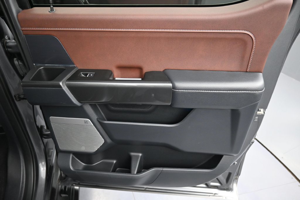 Used 2023 Gray Metallic Ford Lariat image 28
