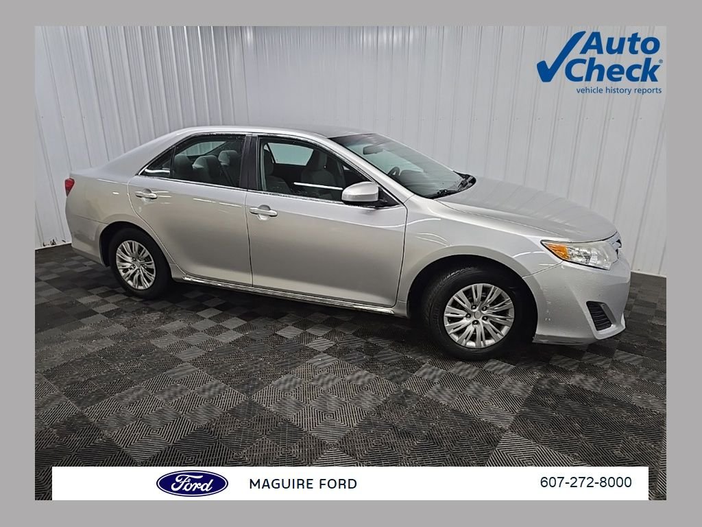 Used 2014 Silver Toyota LE image 1