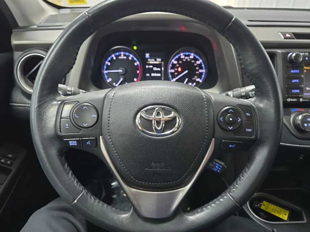 Used 2018 Gray Toyota XLE image 19