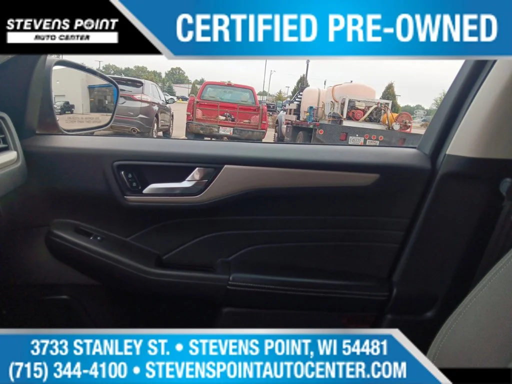 Used 2021 Rapid Red Metallic Tinted Clearcoat Ford SE image 28