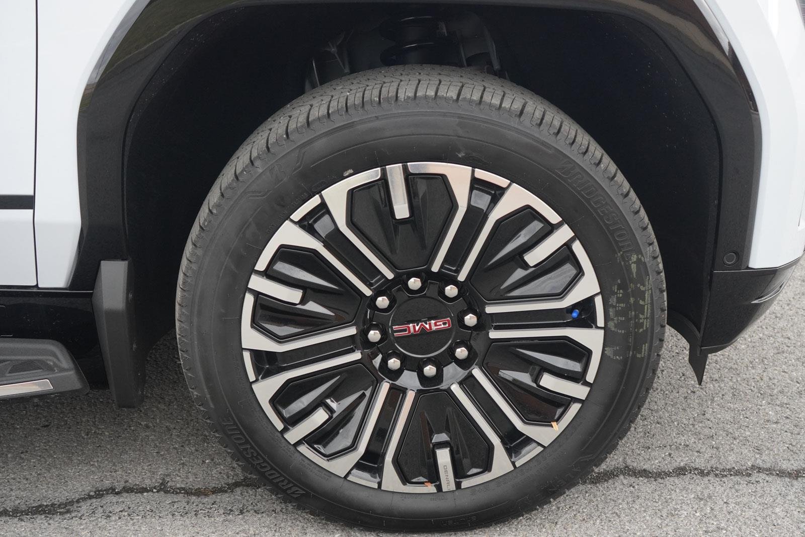 New 2026 Glacier White Tricoat GMC Denali Standard Range image 15