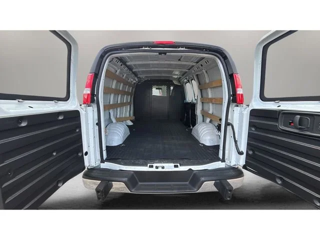Used 2024 Summit White Chevrolet WT image 30