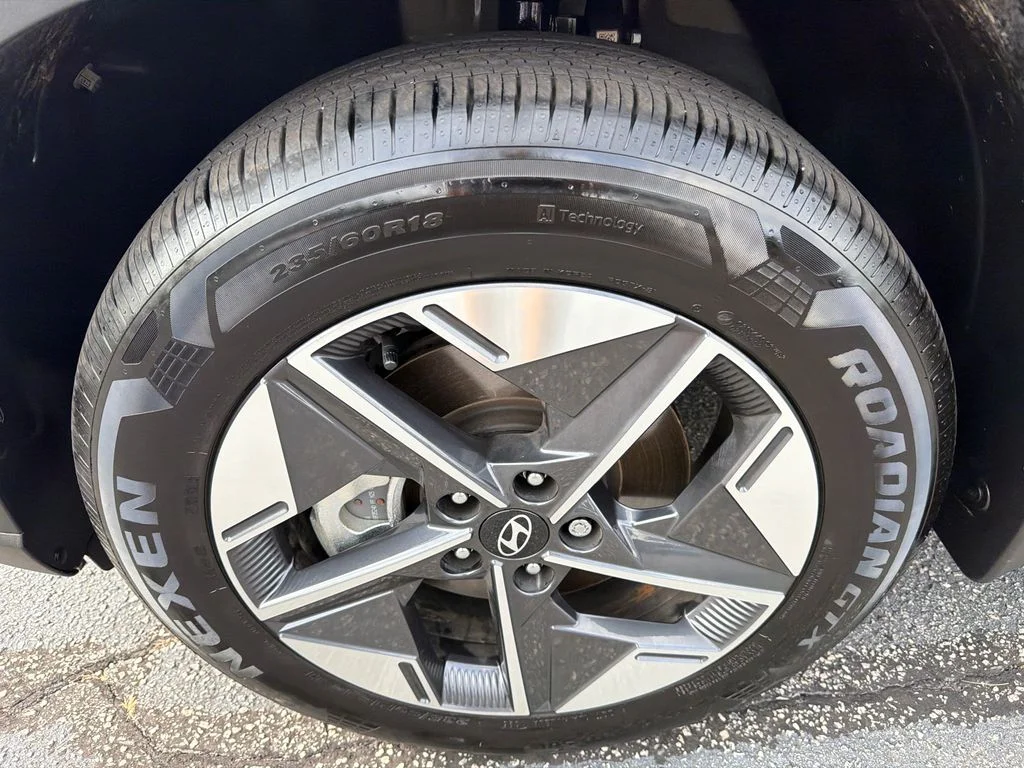 Used 2025 Gray Hyundai SEL Convenience image 11