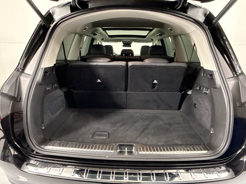 Certified Used 2026 Obsidian Black Metallic Mercedes-Benz GLS 450 image 29