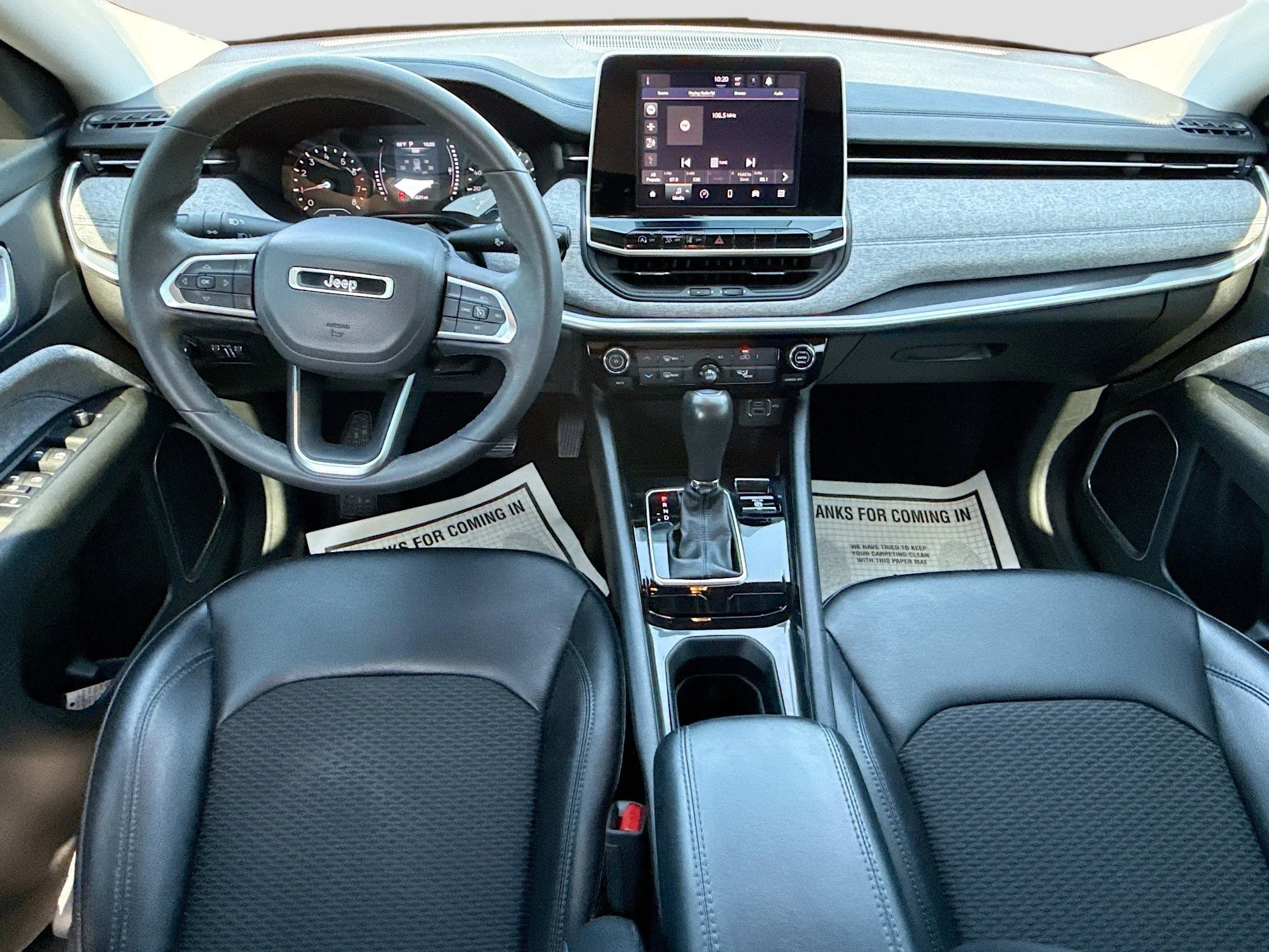 Used 2022 Diamond Black Crystal Pearlcoat Jeep Latitude image 15