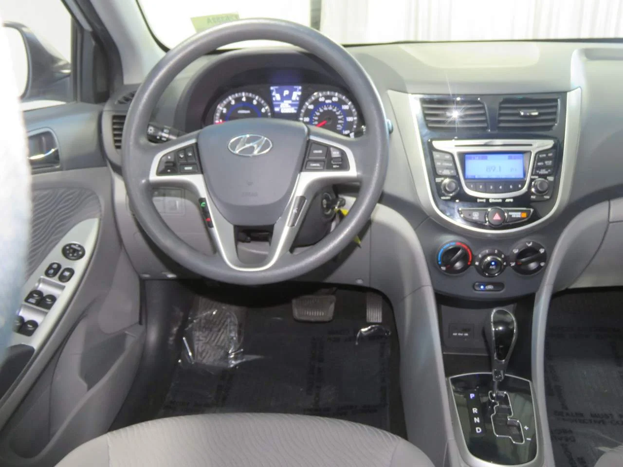 2013 Hyundai Accent GLS - Photo 11