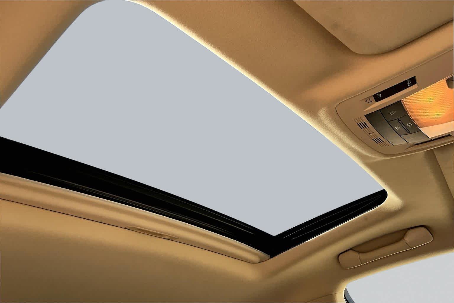 Used 2013 Starfire Pearl Lexus  image 13