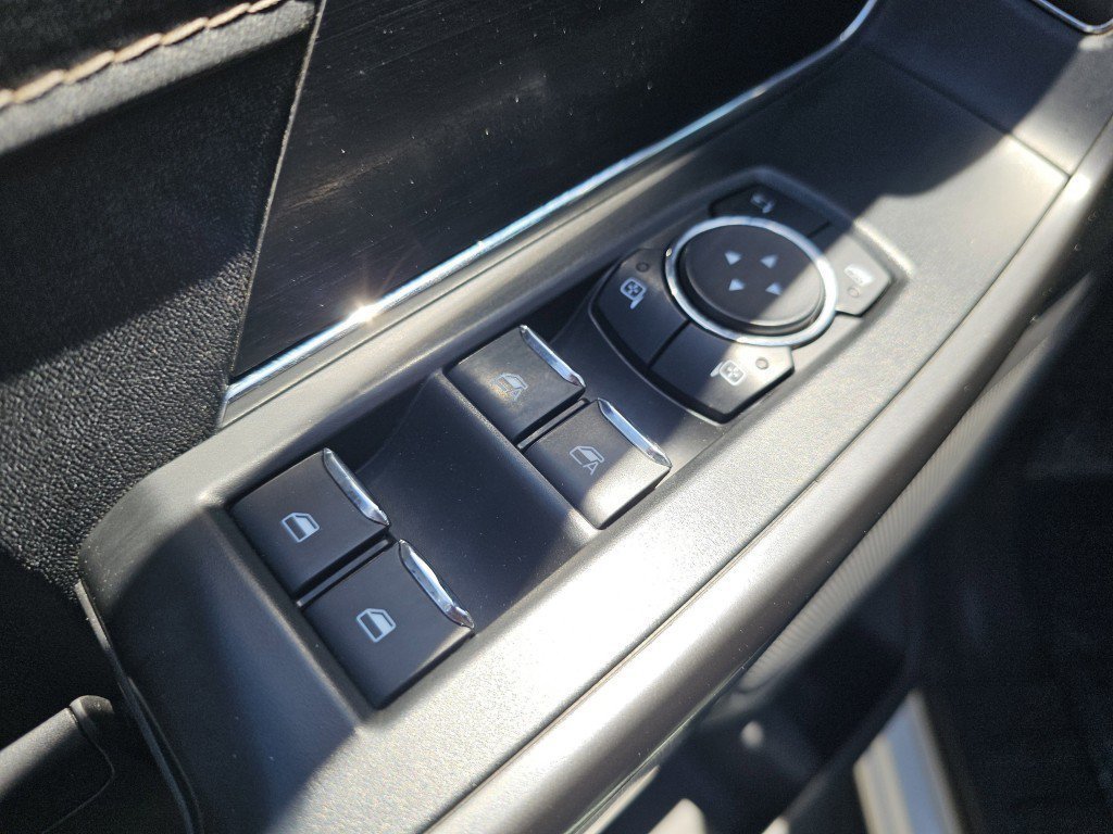 Used 2025 Oxford White Ford Lariat image 32