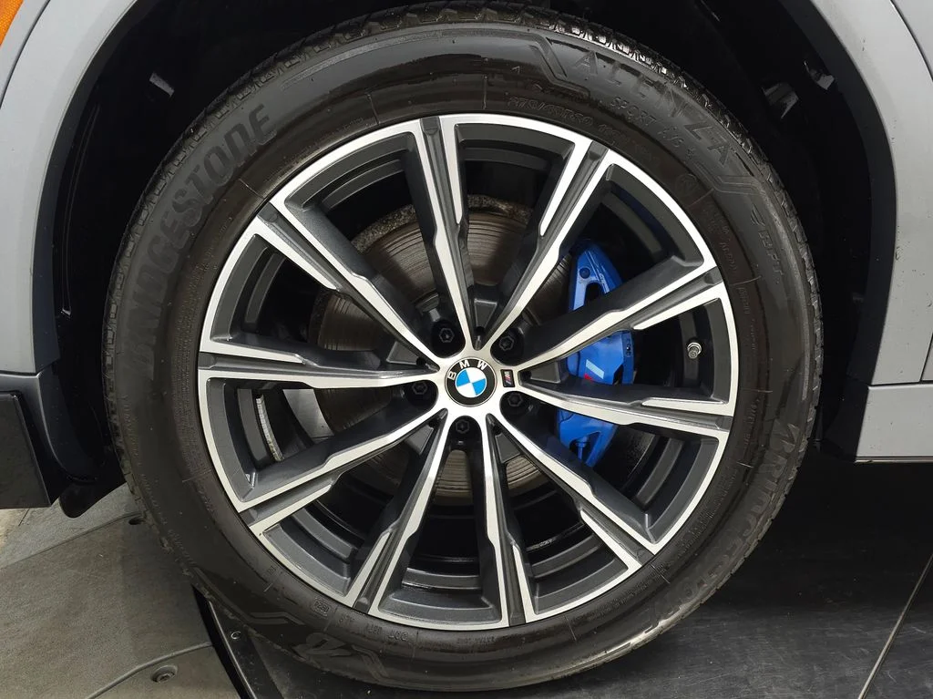 Used 2025 Gray BMW xDrive40i image 13
