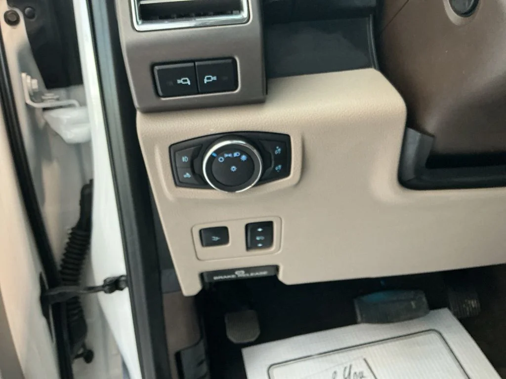 Used 2019 White Platinum Clearcoat Metallic Ford Limited image 13
