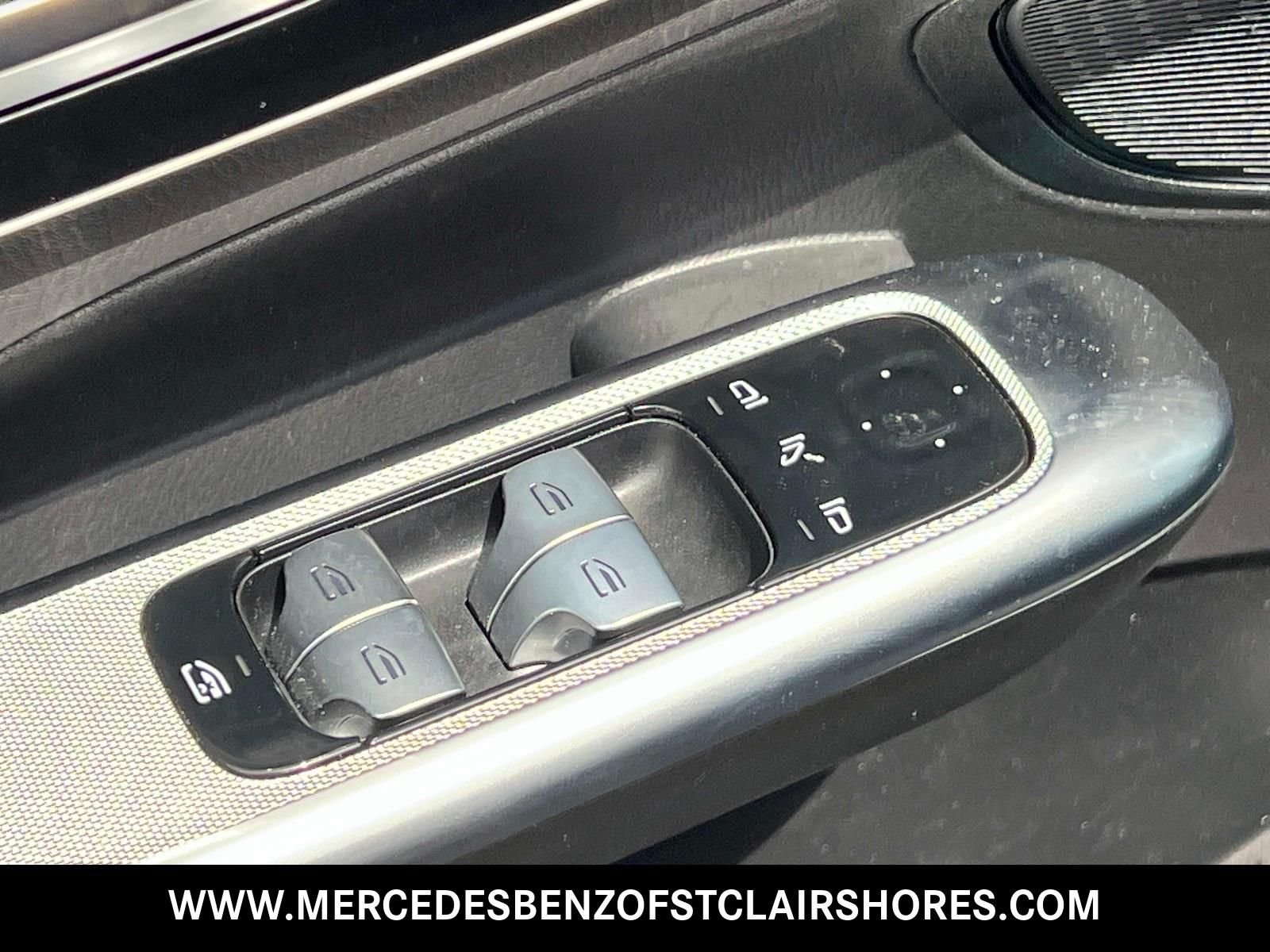 New 2026 Black Mercedes-Benz GLC 300 image 18