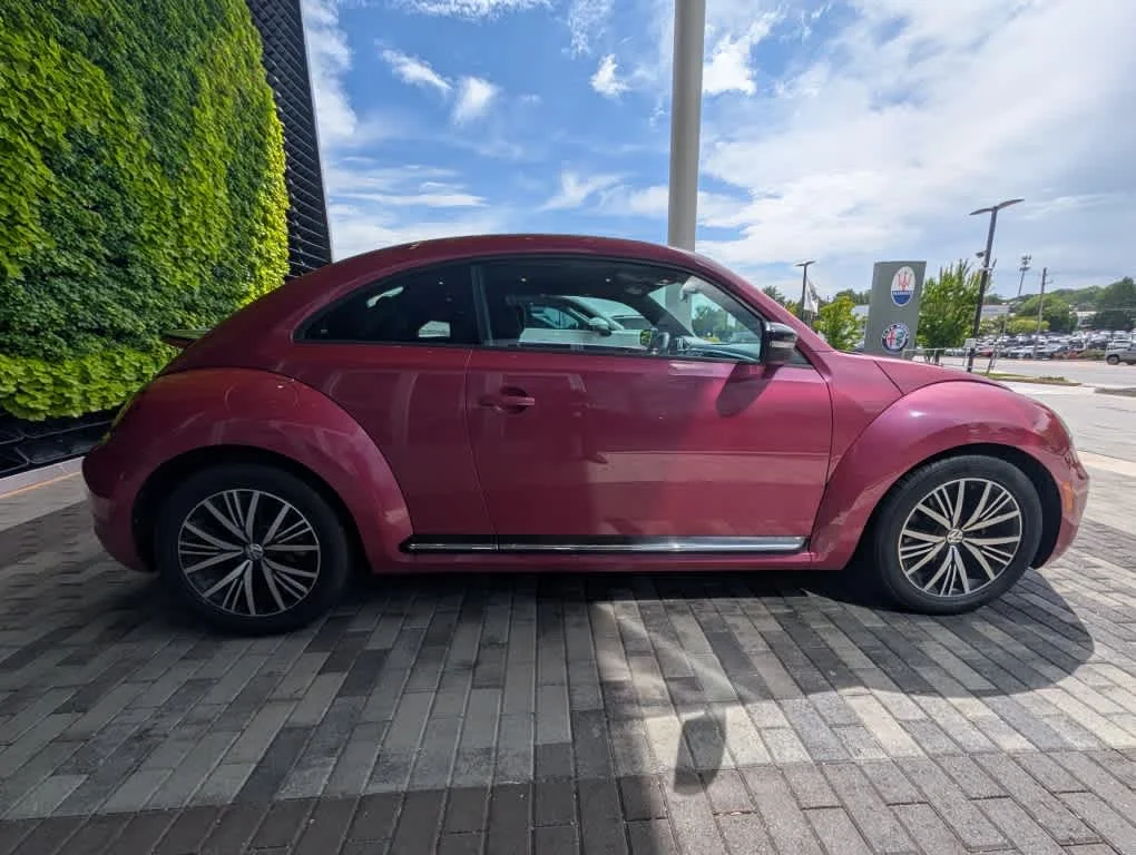 Used 2017 FRESH FUCHSIA Volkswagen 1.8T S image 20