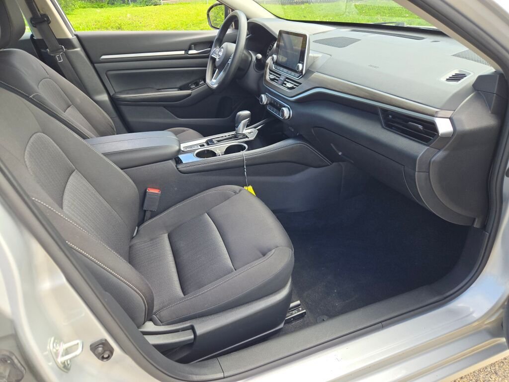 Used 2023 Silver Nissan 2.5 SV image 5