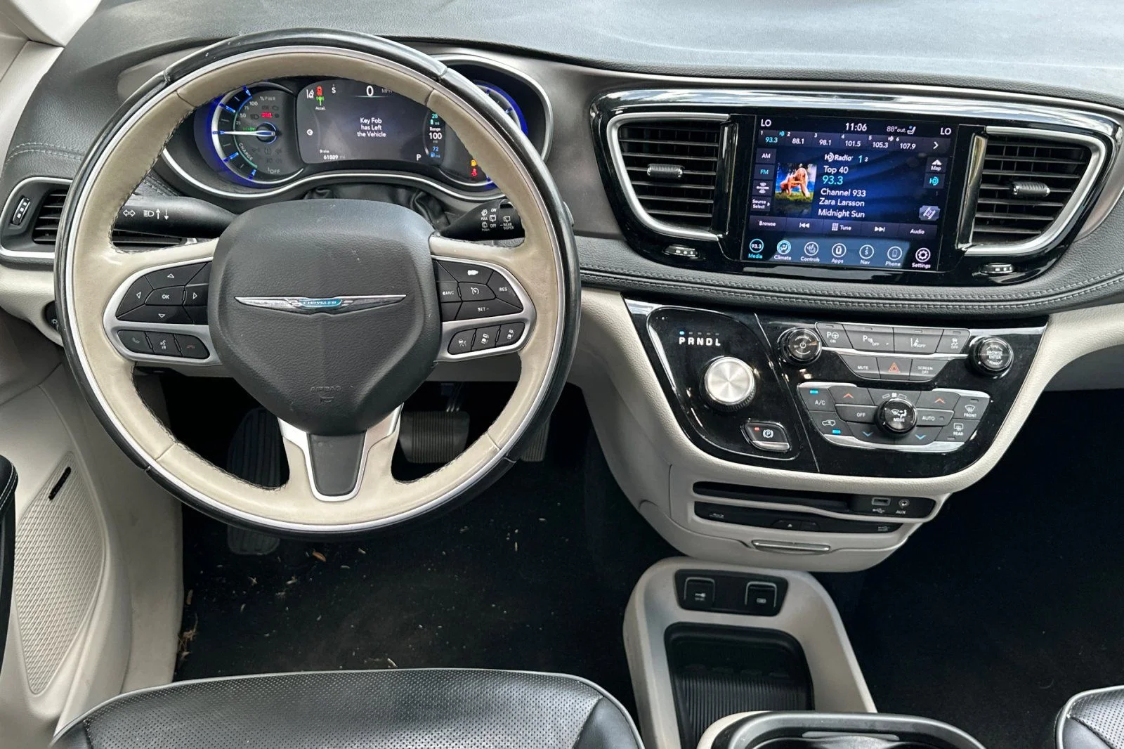 Used 2018 White Chrysler Limited image 14
