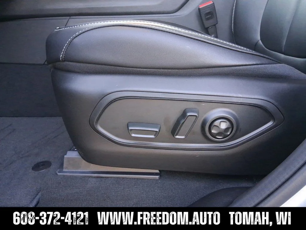 Used 2025 Silver Zynith Jeep Limited image 16