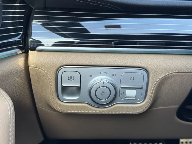 Used 2026 Blue Mercedes-Benz 4MATIC® image 30