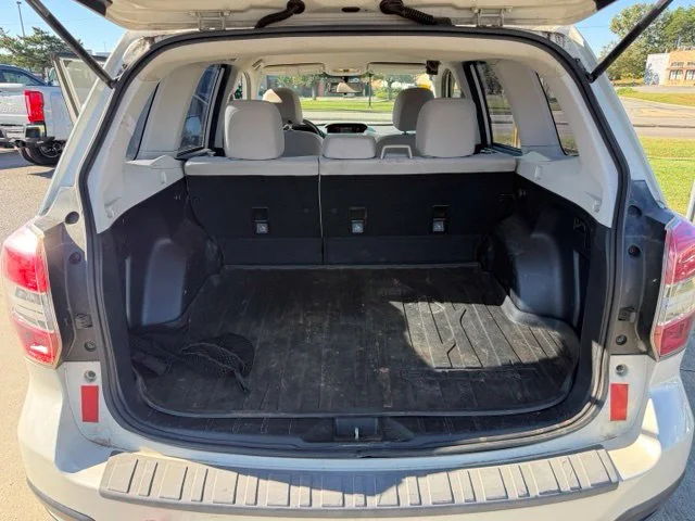 Used 2016 White Subaru 2.5i image 10