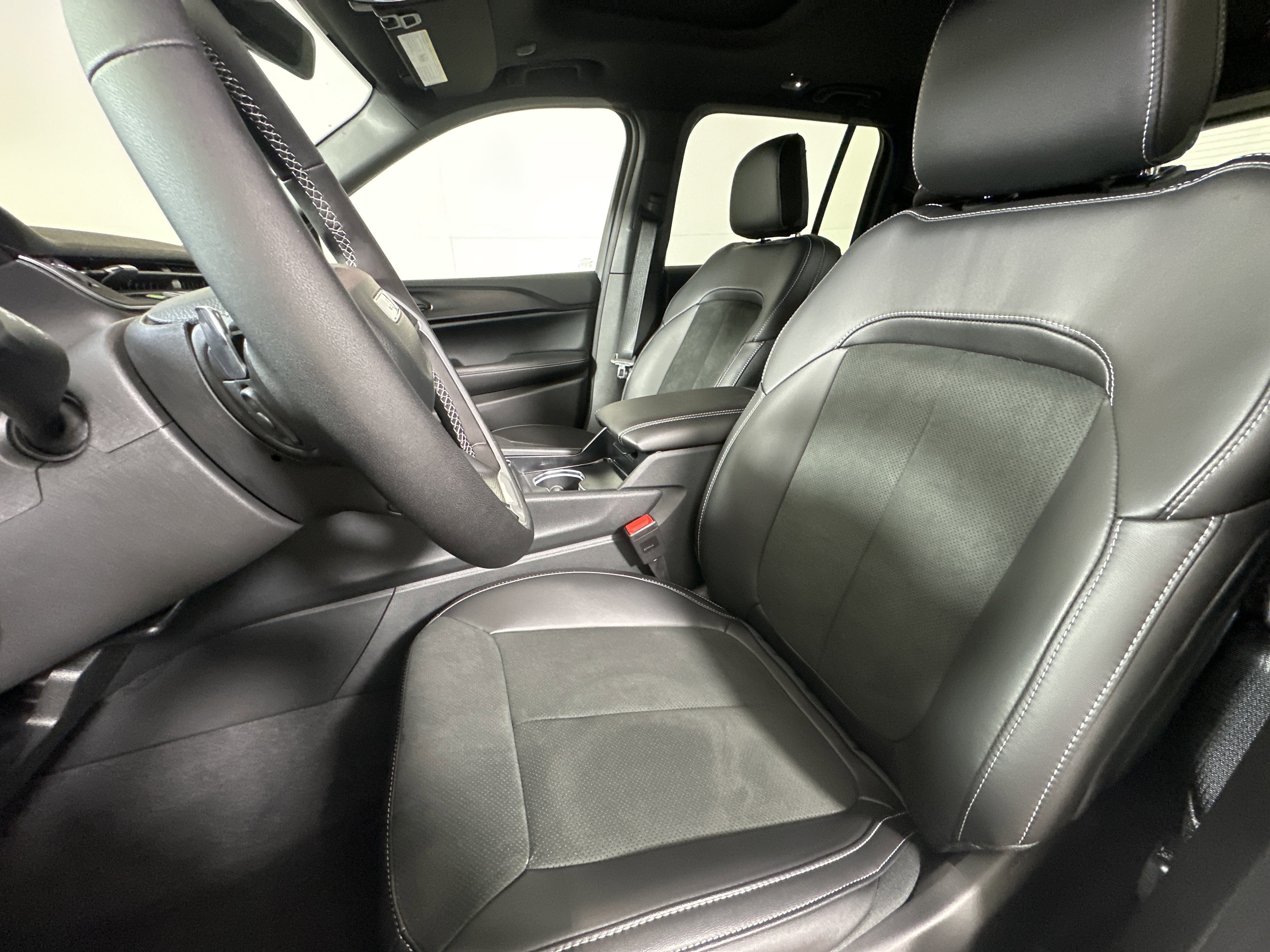 2025 Jeep Grand Cherokee Altitude - Photo 9