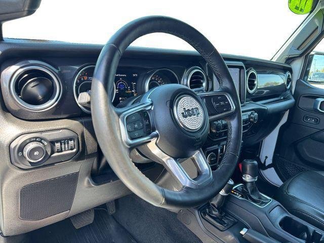 Used 2022 White Jeep Unlimited Sahara image 14
