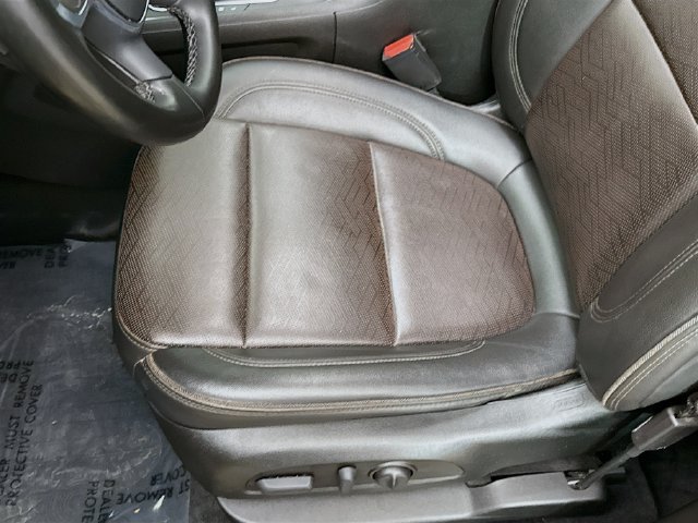 Used 2023 Red Chevrolet High Country image 21