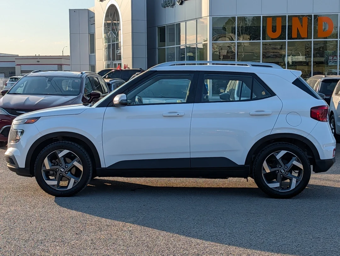 Used 2022 White Hyundai Trend - - FWD - 1.6L - Blind Spot Monitor - Rear Cross-Traffic Warning & More! image 5