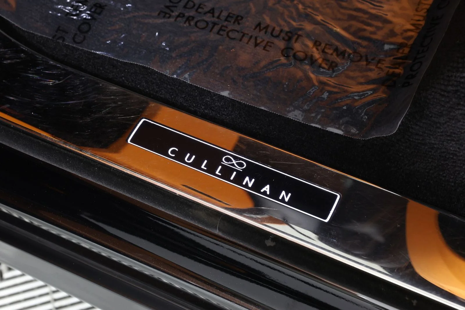 Certified Used 2023 Black Diamond Rolls-Royce Black Badge image 32