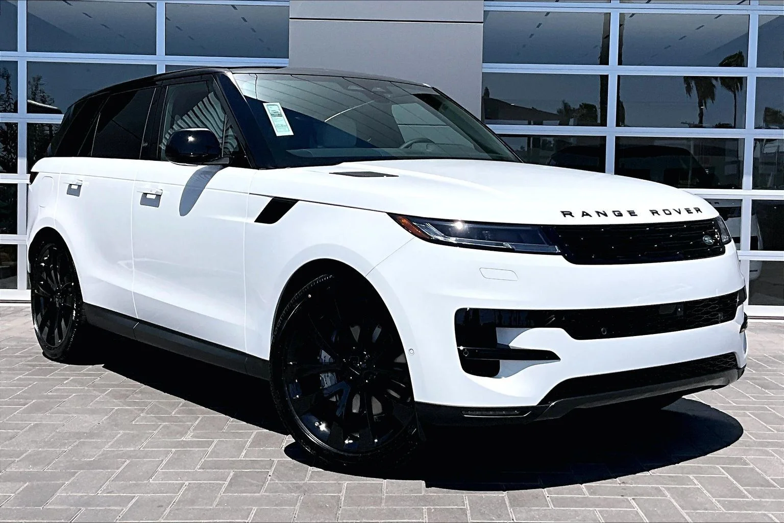 New 2026 Fuji White Land Rover SE image 2