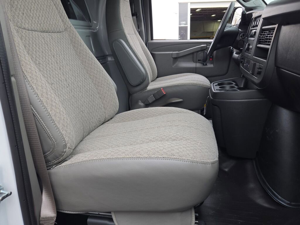 2025 Chevrolet Express Cargo Work Van - Photo 6