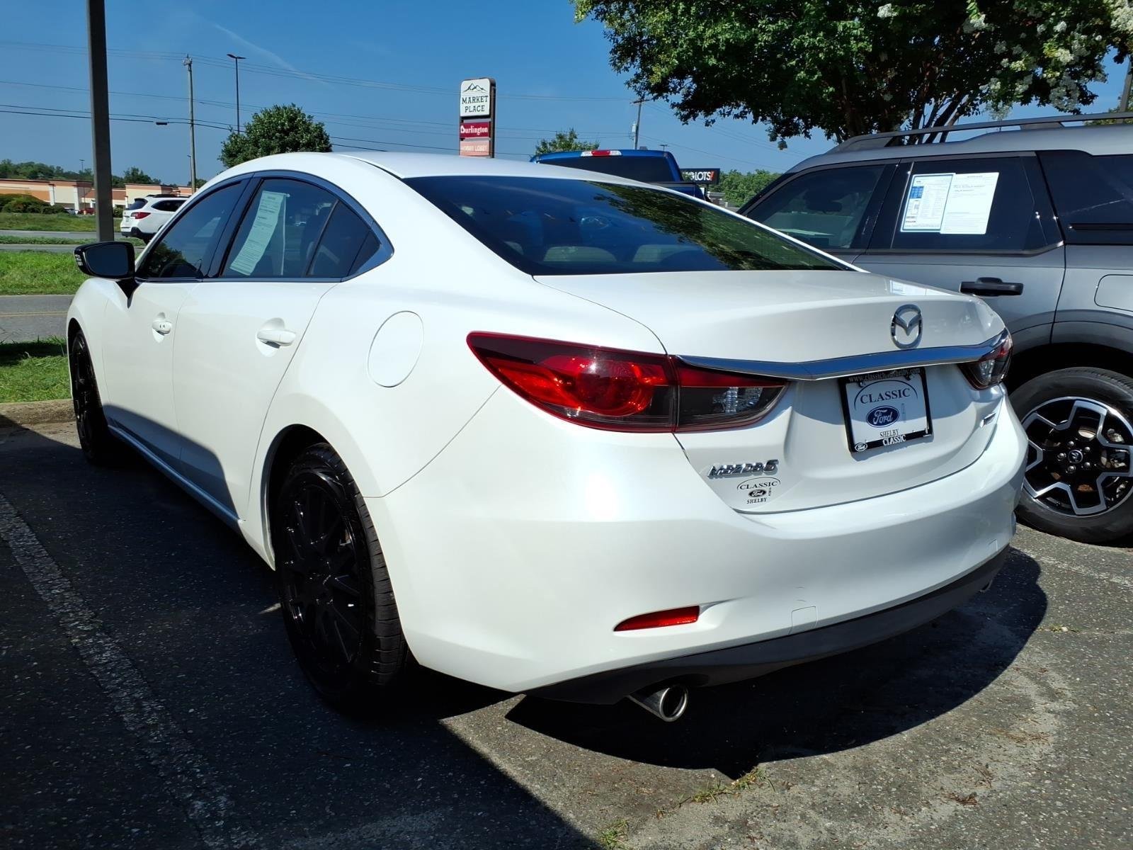 Used 2016 Snowflake White Pearl Mica Mazda i Touring image 4