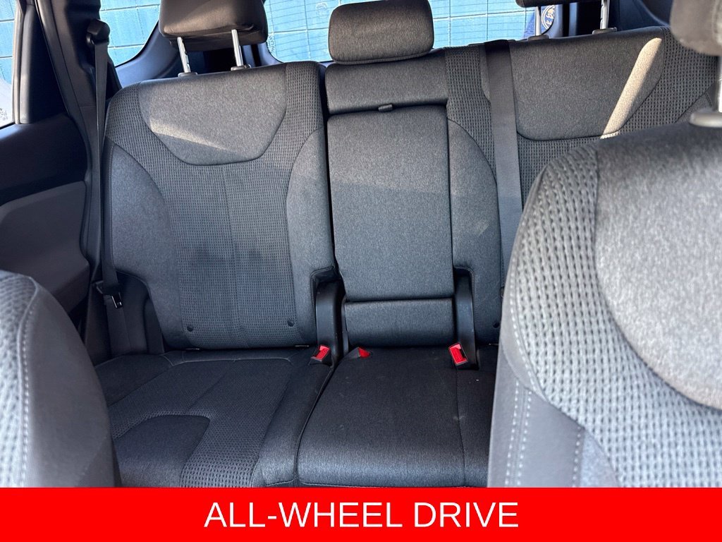 Used 2020 Gray Hyundai SE image 8