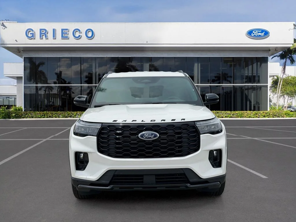 New 2026 Star White Metallic Tri-Coat Ford ST-Line image 2
