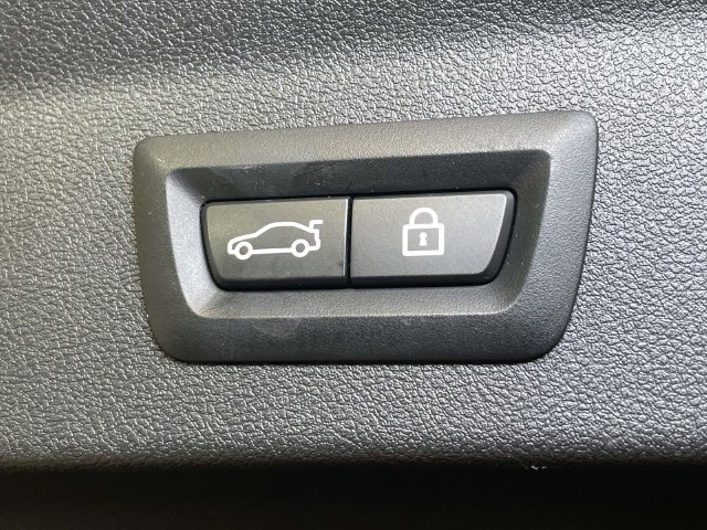 Used 2022 Black BMW xDrive30i image 21