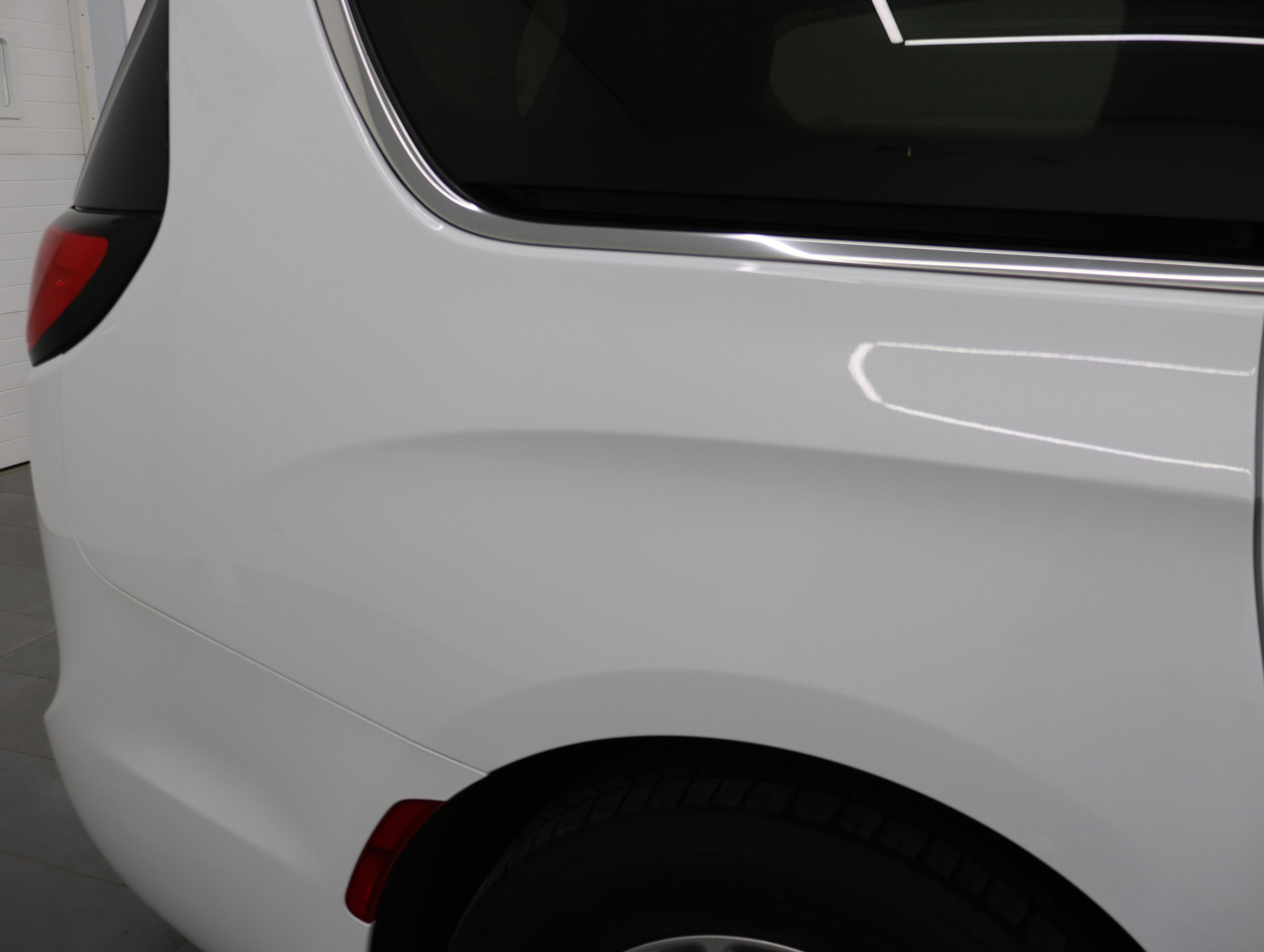 Used 2024 Bright White Clearcoat Chrysler Touring L: TOURING L-STOW N GO-QUADS-THIRD-ADAPTIVE CRUISE-1 OWNER image 25