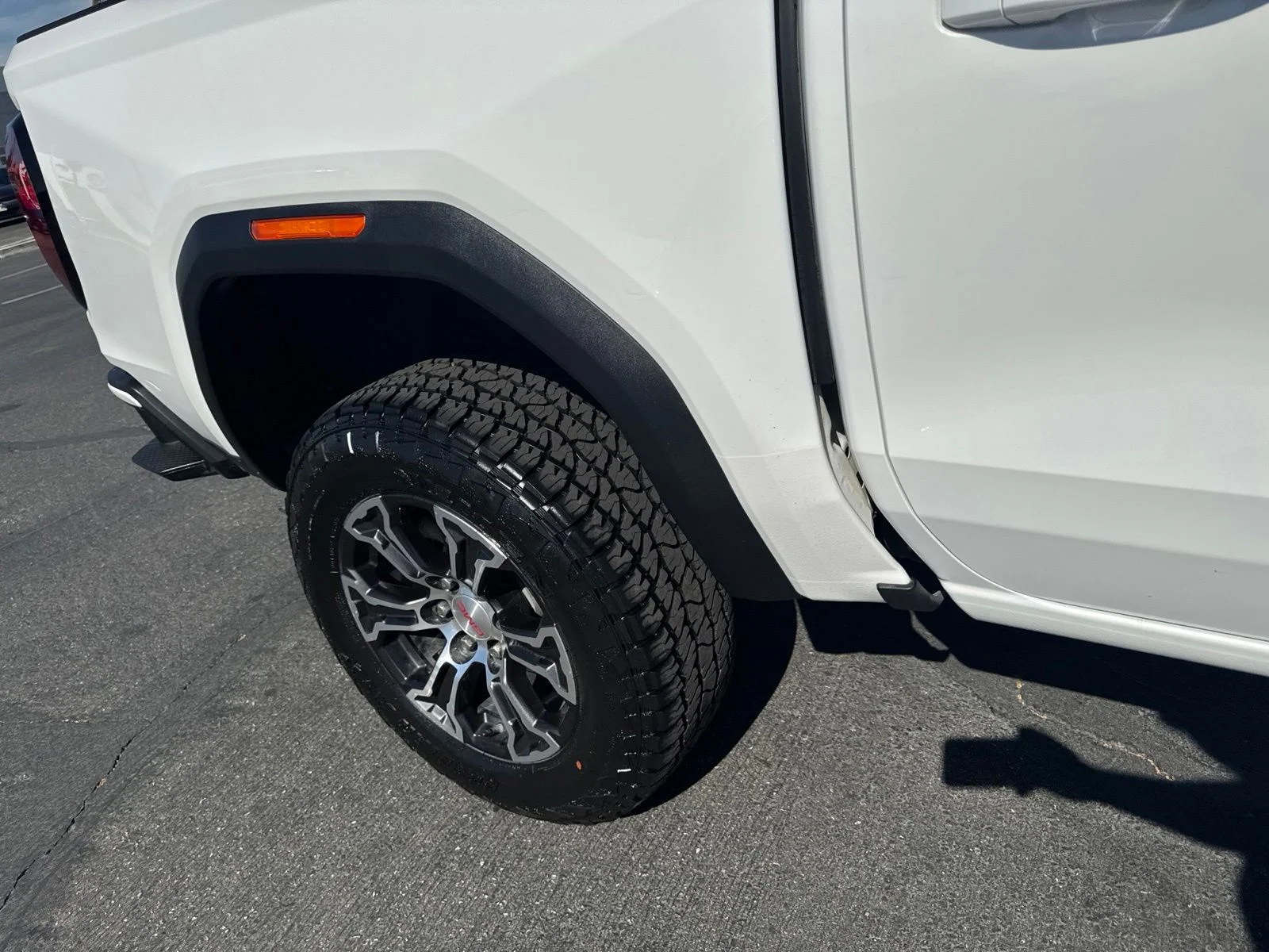 Used 2023 Summit White GMC AT4 image 22