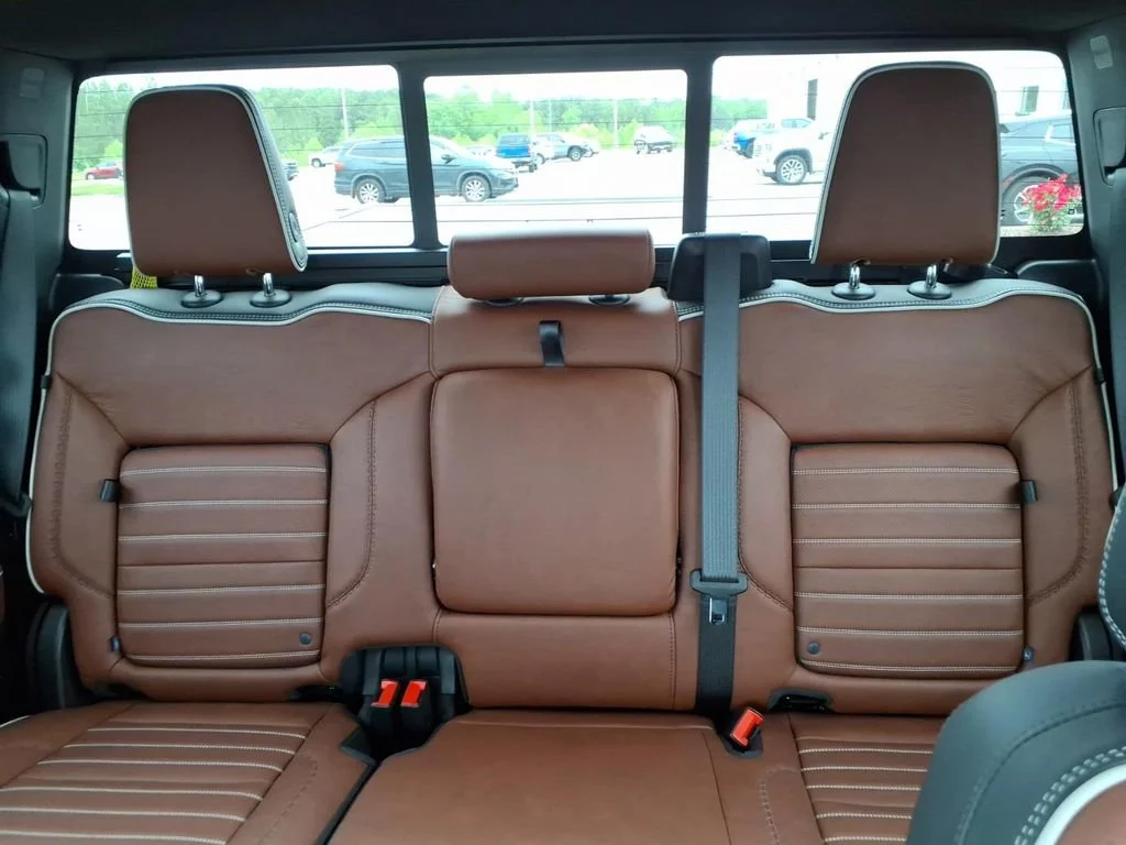 Used 2025 Onyx Black GMC Denali Ultimate image 18