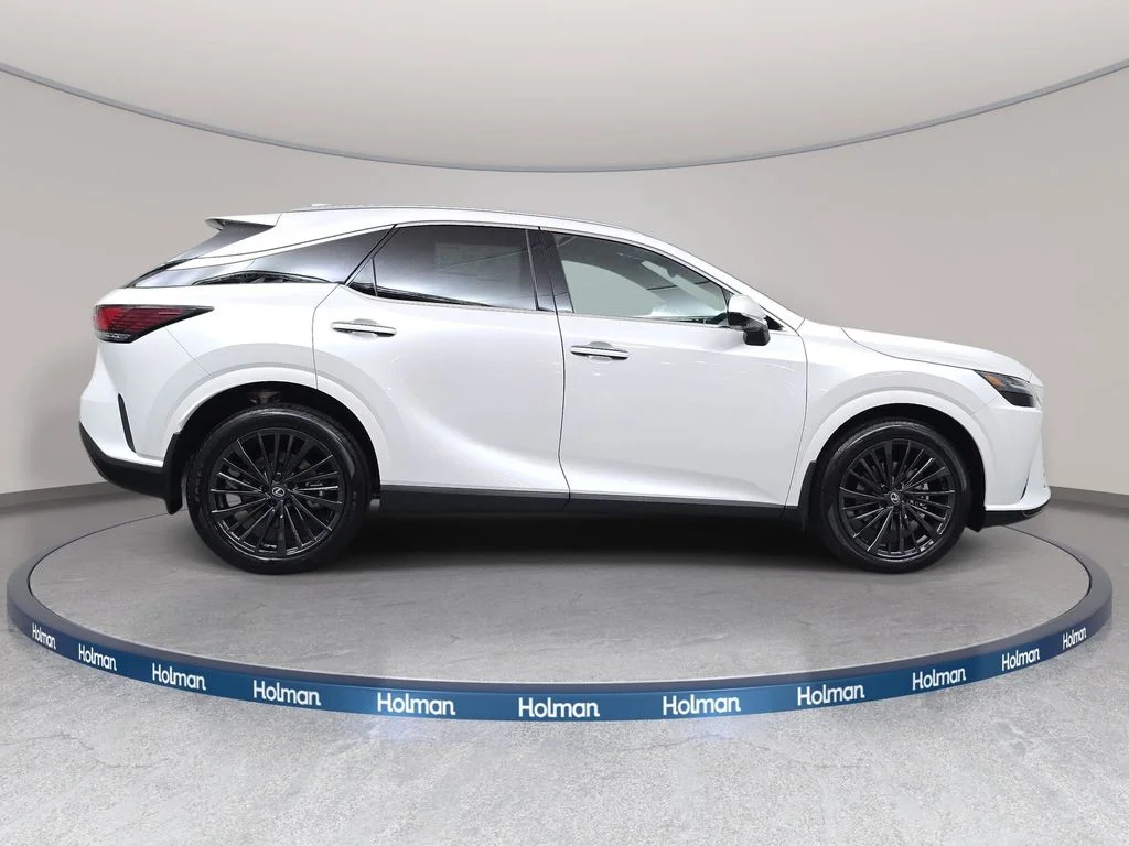 New 2026 Eminent White Pearl Lexus PREMIUM image 4