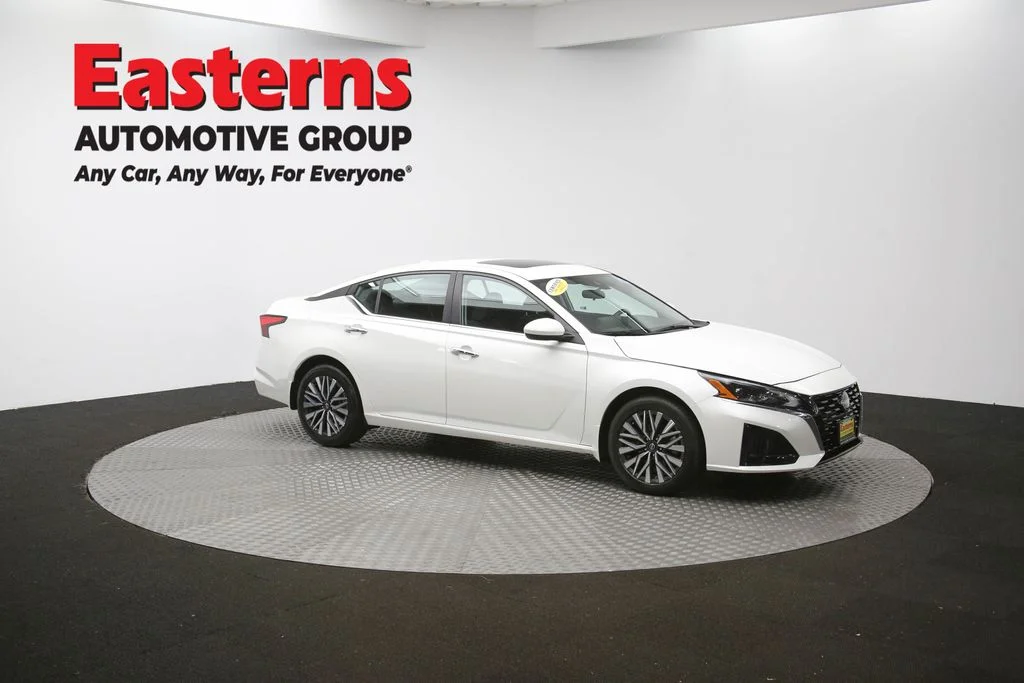 Used 2024 White Nissan 2.5 SV image 48