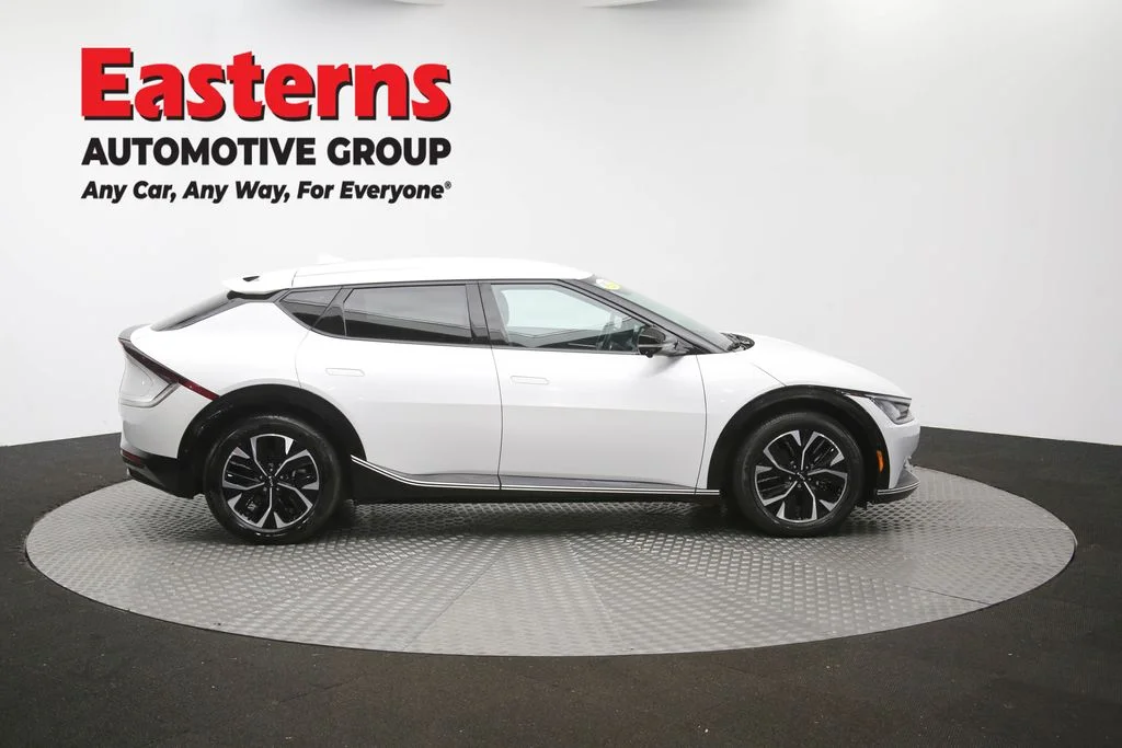 Used 2024 White Kia Wind image 47