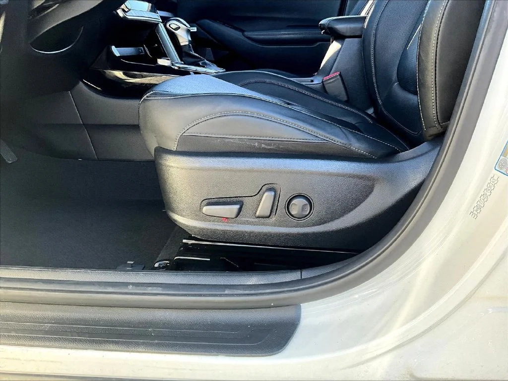 Used 2023 White Kia SX image 37
