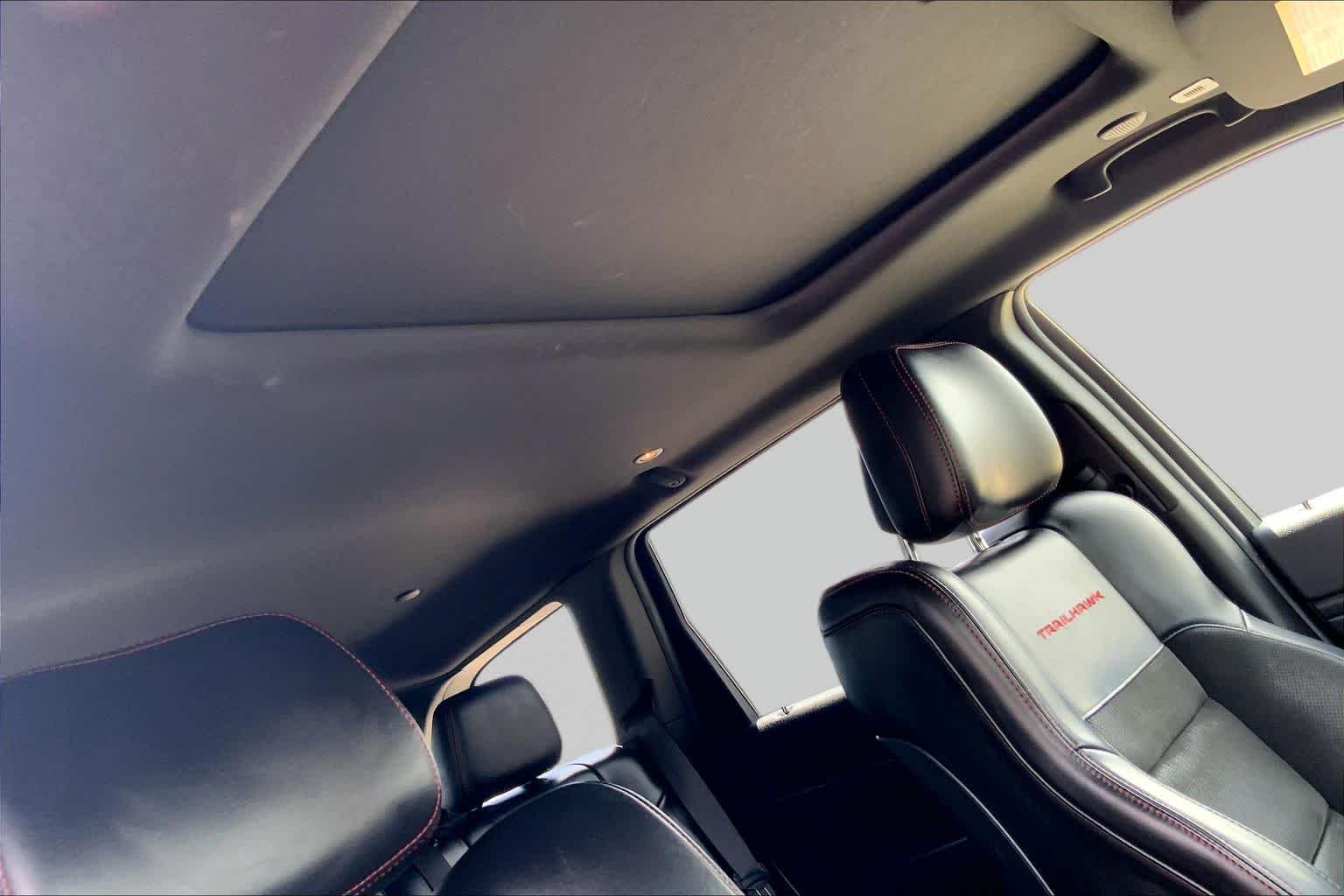 Used 2019 Diamond Black Crystal Pearlcoat Jeep Trailhawk image 13