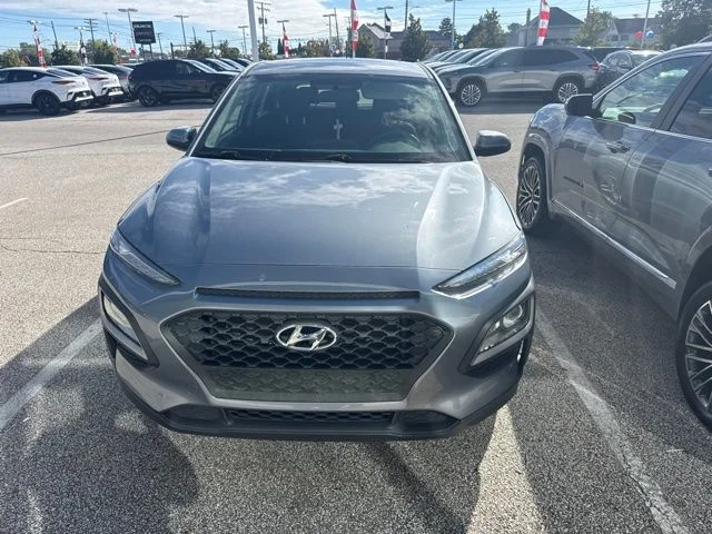 Used 2018 Silver Hyundai SE image 2