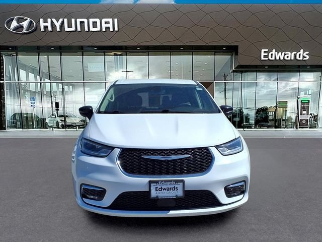 Used 2024 White Chrysler Touring L image 12