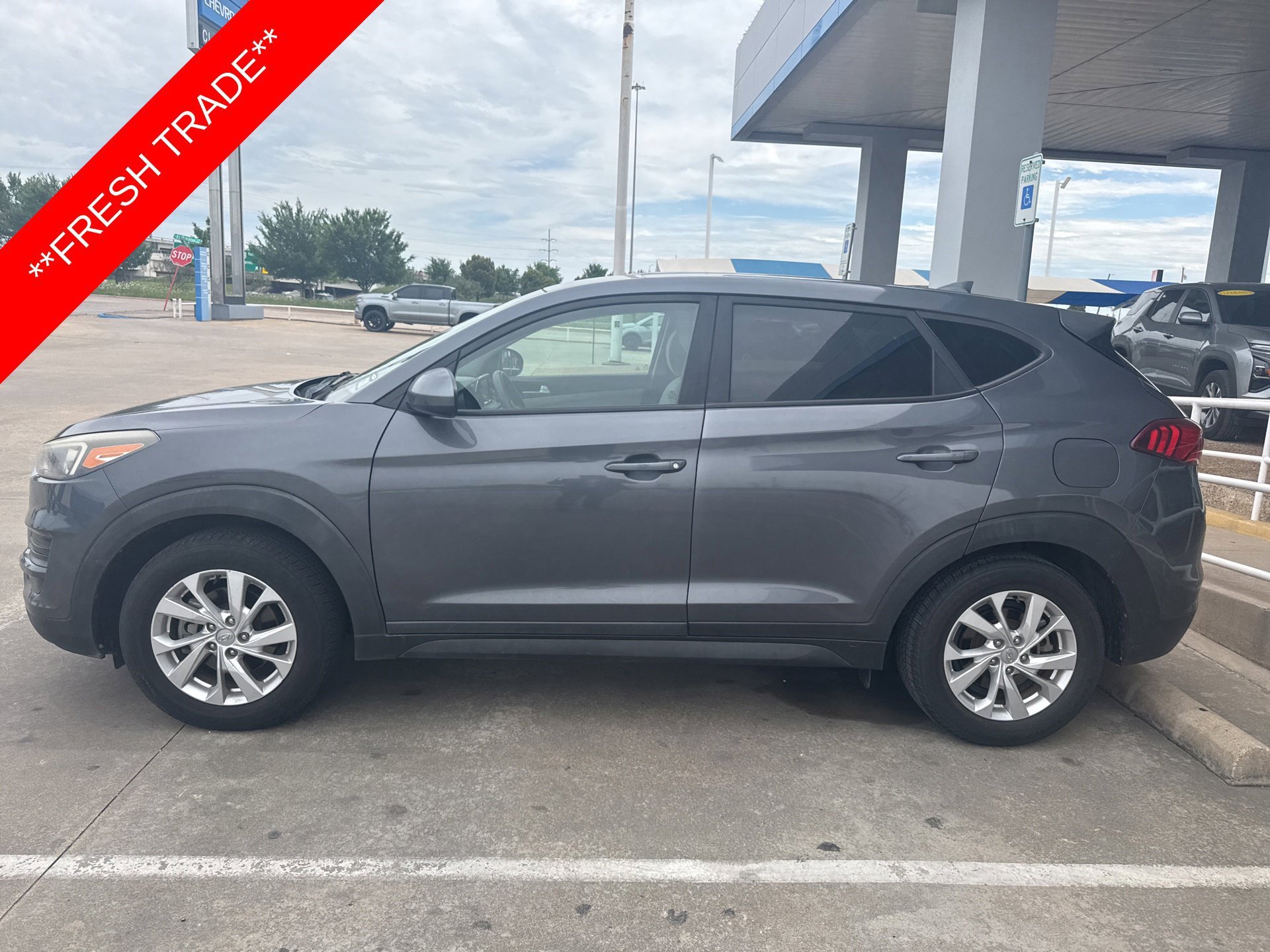 Used 2019 Gray Hyundai SE image 6