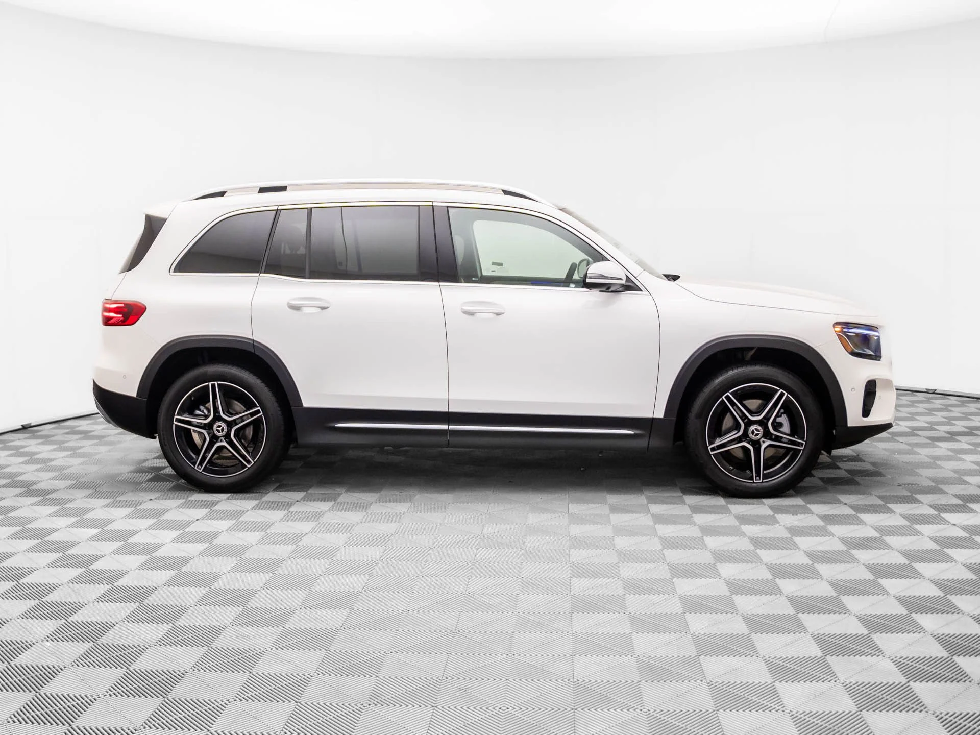 New 2026 White Mercedes-Benz GLB 250 image 6