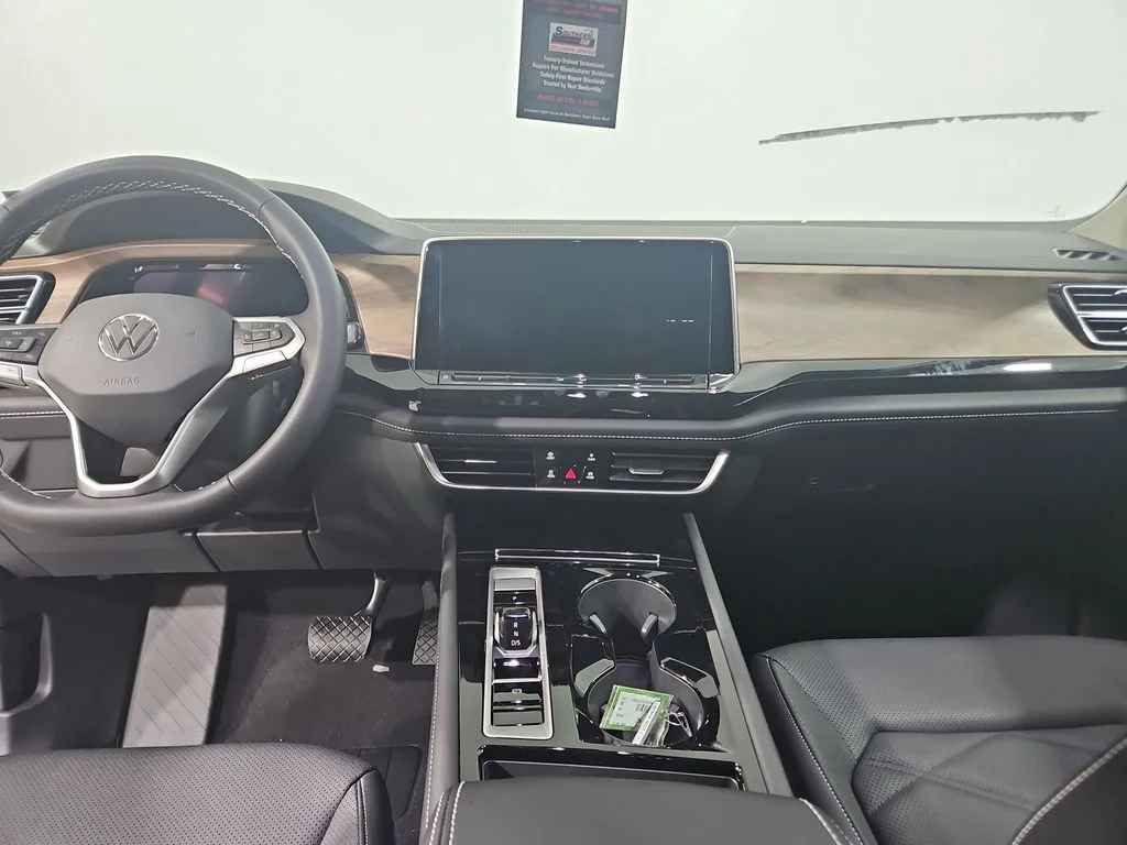 New 2026 White/off-white Volkswagen SE w/Technology image 17