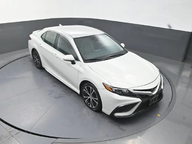 Used 2022 White Toyota SE image 23